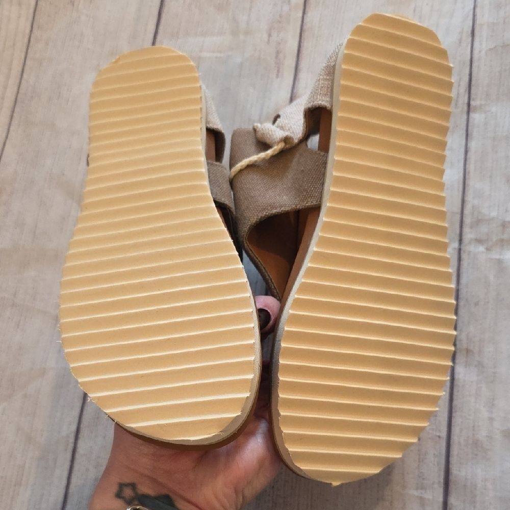 Elegant Tan Canvas Women's Sandals - Picture 3 of 4